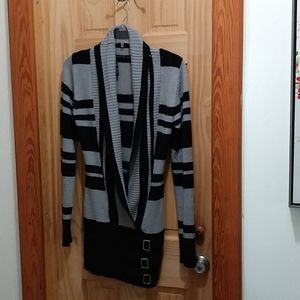 3 for $25 ❤️Planet Gold sweater